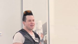 Janne Mustonen pitämässä workshoppia